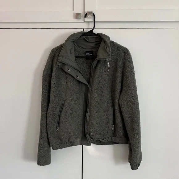 Vuori Grey Sherpa Jacket - Picture 1 of 4